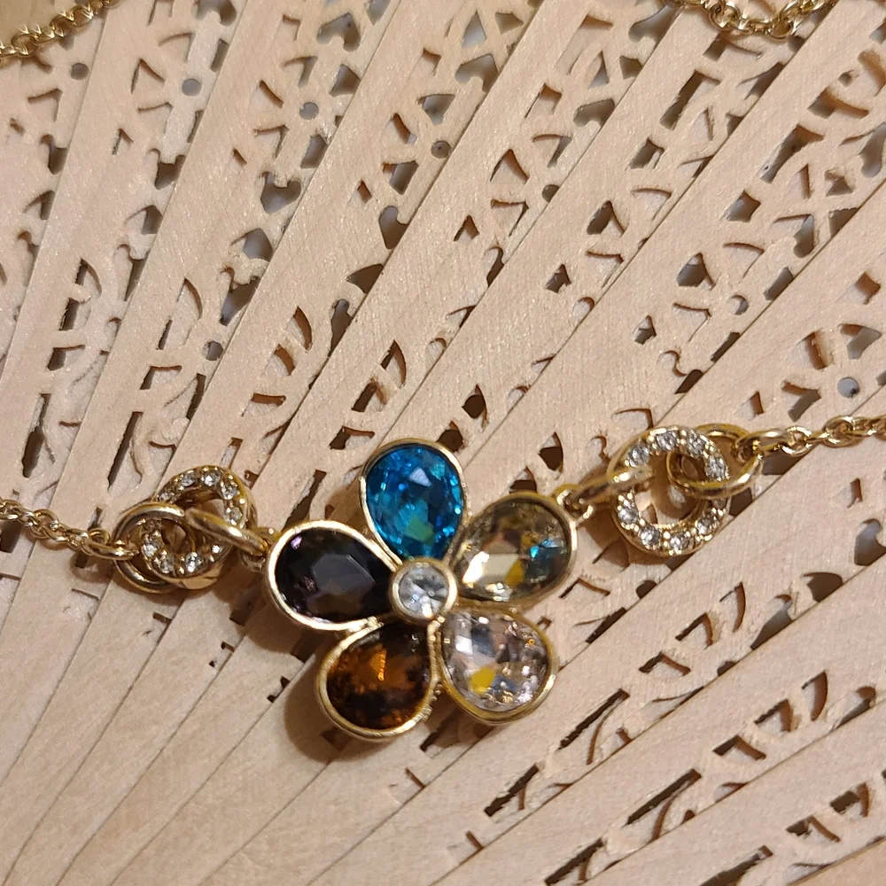 Ladies Necklace for sale